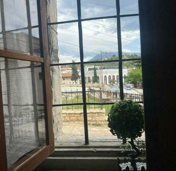 חדר סטנדרט לשלושה, Omer The Ottoman House