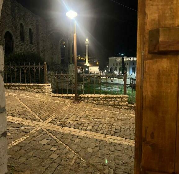 חדר סטנדרט לשלושה, Omer The Ottoman House