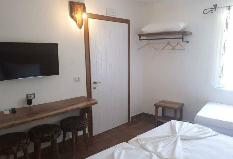 חדר סטנדרט לשלושה, Omer The Ottoman House