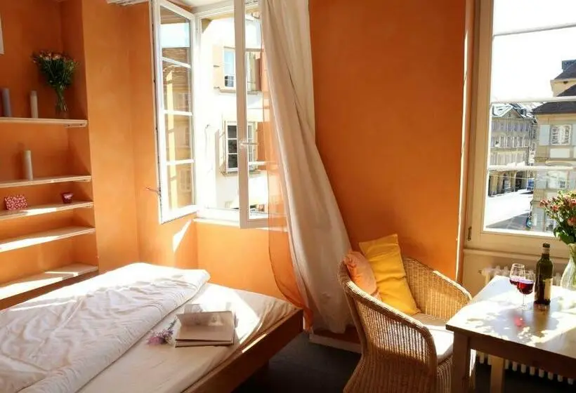 バス共有のスタンダードルーム, Le Café Hôtel De L Aubier