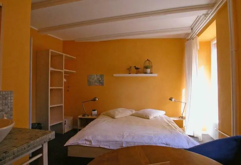 スタンダードルーム, Le Café Hôtel De L Aubier