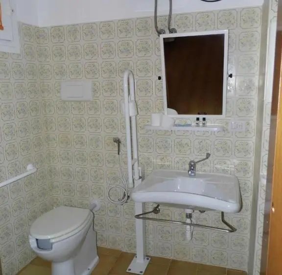 庭の見える１ベッドルームアパートメント, Residence Le Nereidi Con Piscina   Parcheggi
