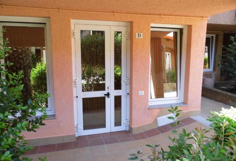 آپارتمان 1 خوابه با چشمانداز باغ, Residence Le Nereidi Con Piscina Parcheggi