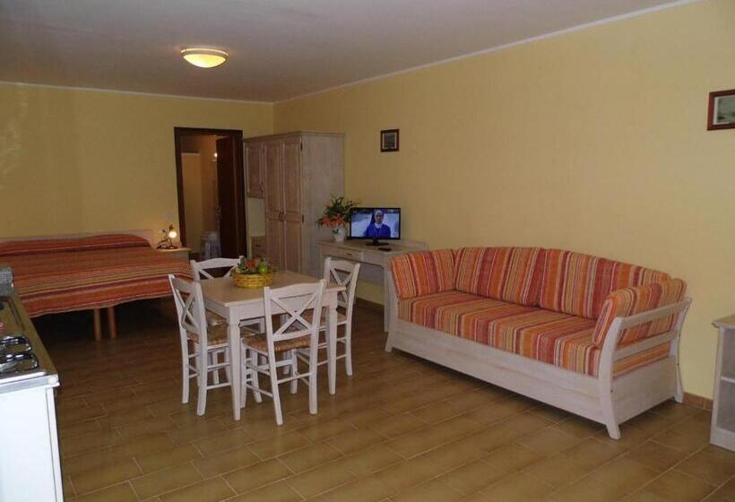 آپارتمان 1 خوابه با چشمانداز باغ, Residence Le Nereidi Con Piscina Parcheggi