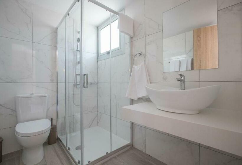 스탠다드 방갈로, Bohemian Gardens