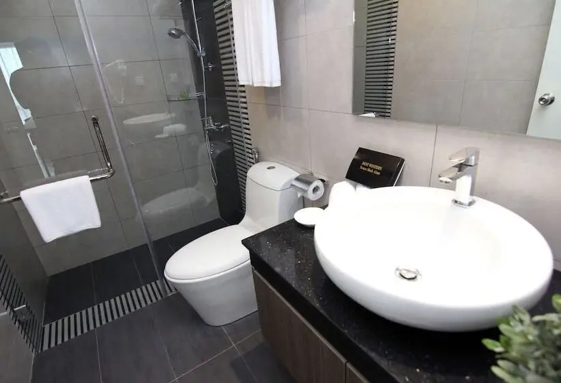 デラックスルーム, Nexus Regency Suites &