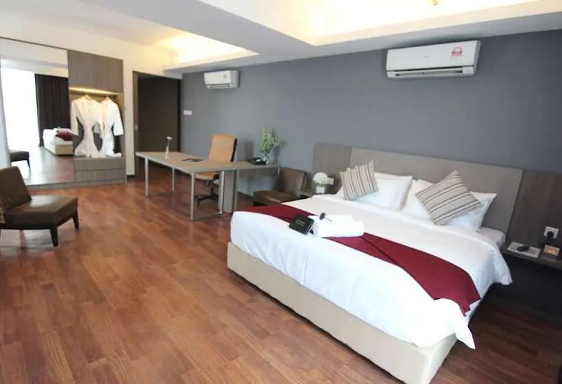 デラックスルーム, Nexus Regency Suites &