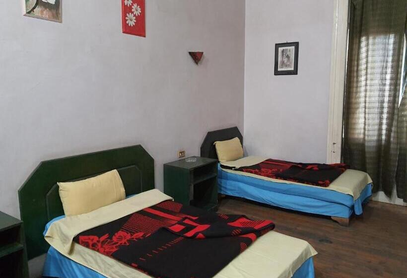 اتاق استاندارد با سرویس بهداشتی مشترک, African House Hostel