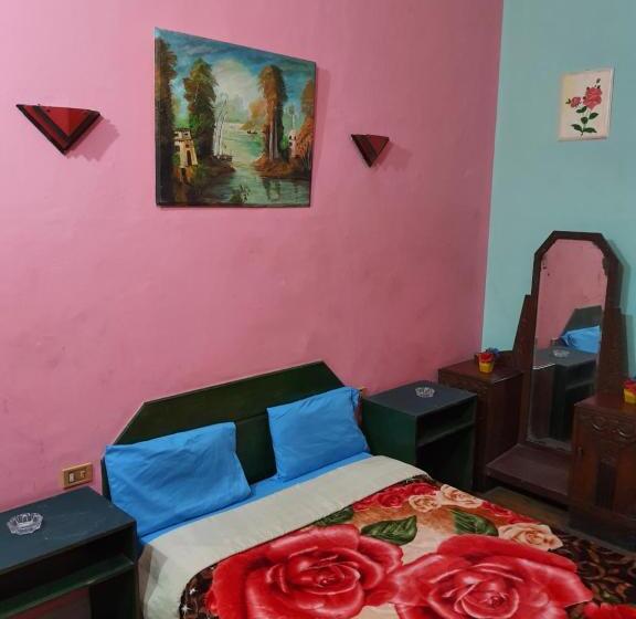 اتاق استاندارد با سرویس بهداشتی مشترک, African House Hostel