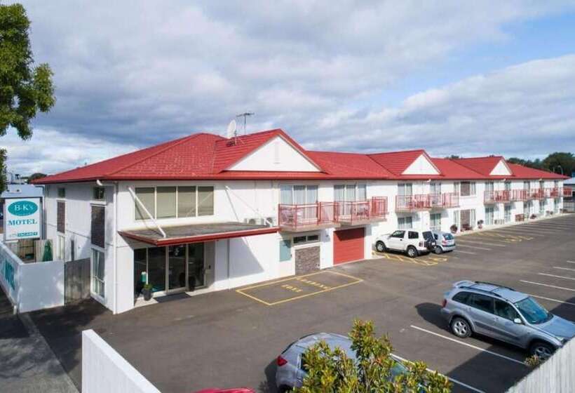 Студия Стандарт, Bks Premier Motel Palmerston North
