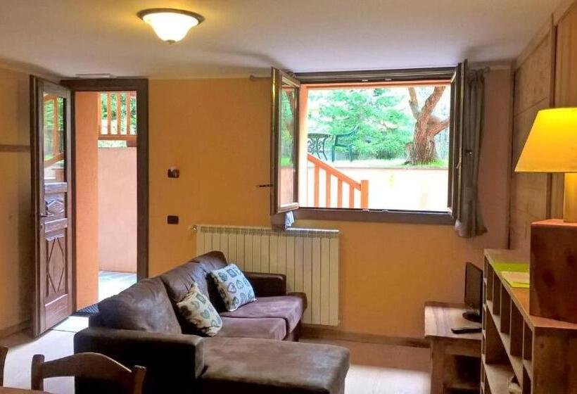 庭の見える１ベッドルームアパートメント, Chalet Alpina Hotel & Apartments