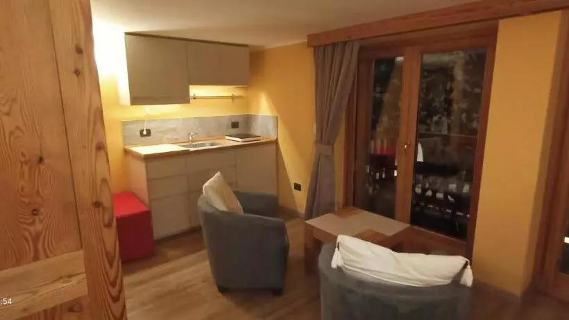 سوییت سوپریور, Chalet Alpina Hotel & Apartments