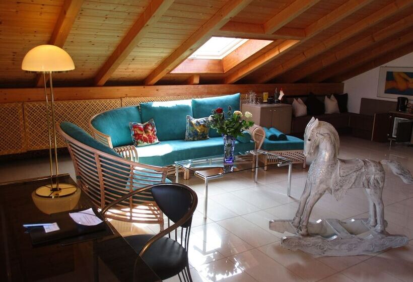 标准工作室, Chalet Valley