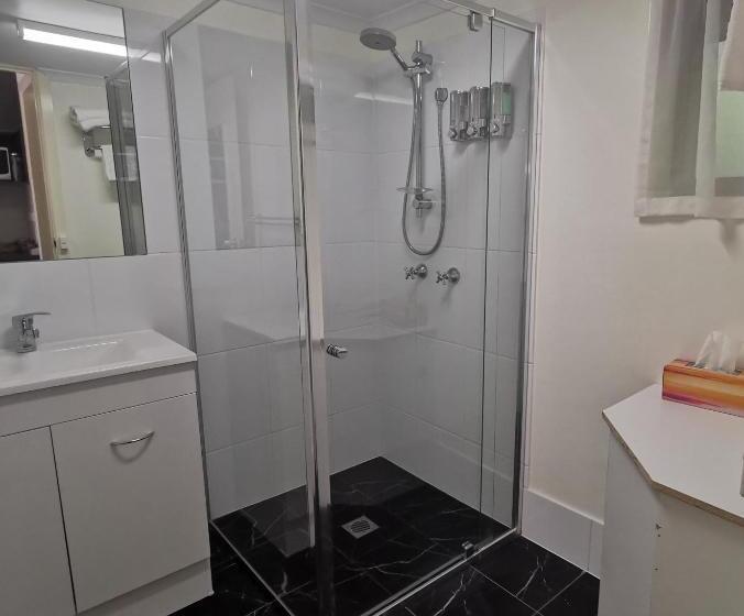 标准间, Gallery Motel