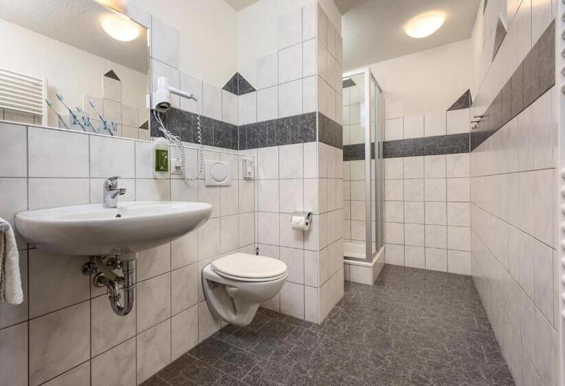 スタンダード4人部屋, Apollon Rust