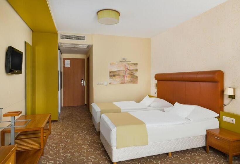 Номер Стандарт, Corso Hotel Pécs