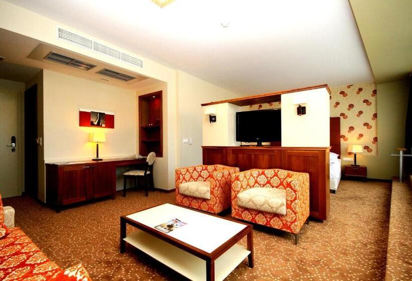 クラシックスイート, Corso Hotel Pécs