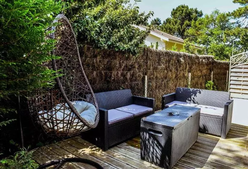 テラス付きスタンダードルーム, Logis Hôtel Emeraude Des Bois