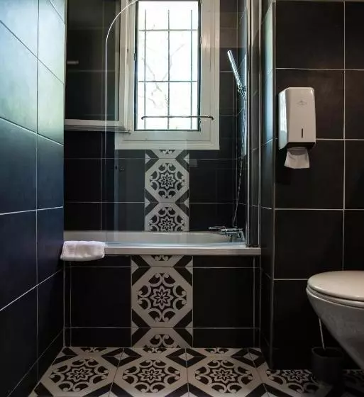 コンフォートルーム, Logis Hôtel Emeraude Des Bois