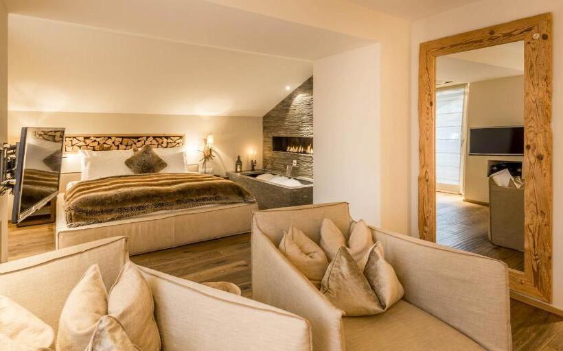 جناح جونيور مزوَّد بشرفة, La Val Hotel & Spa