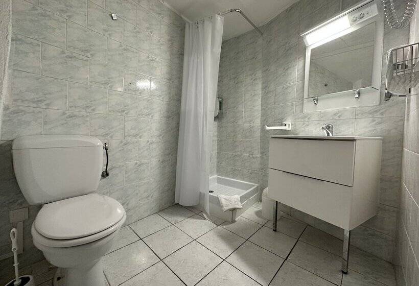 标准三人间, Le Beausejour