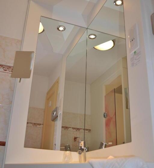 اتاق استاندارد سه نفره, Le Domaine Des Cigognes