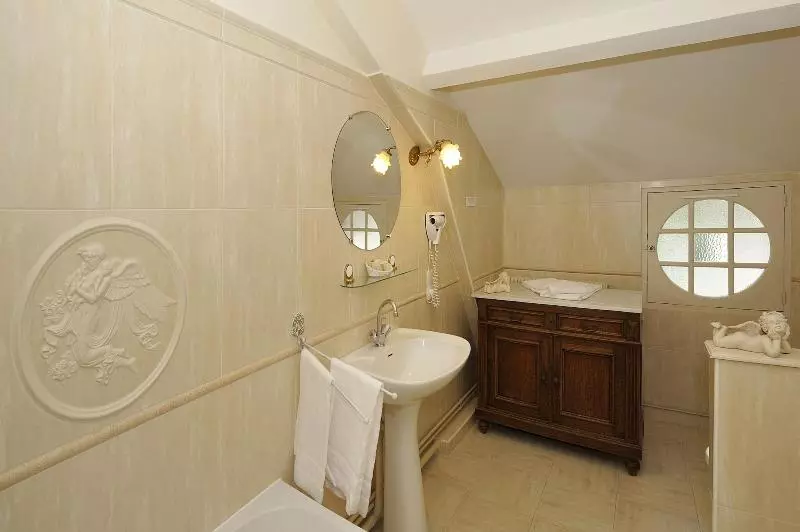 スタンダードルーム, Logis Manoir De La Giraudiere