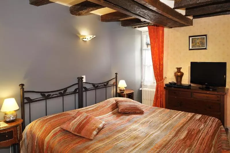 スーペリアールーム, Logis Manoir De La Giraudiere