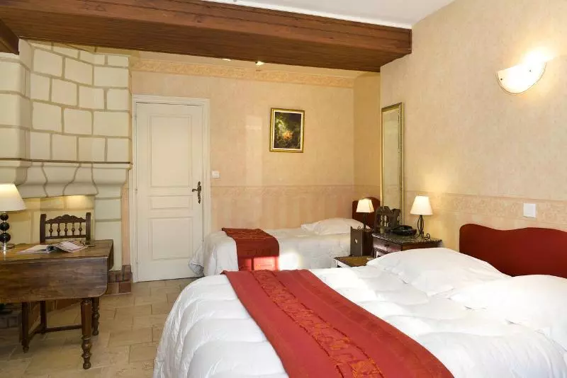 スタンダードトリプルルーム, Logis Manoir De La Giraudiere