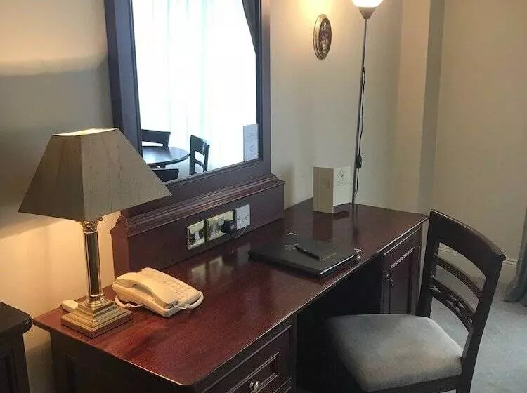 デラックスルーム, Maudlins House