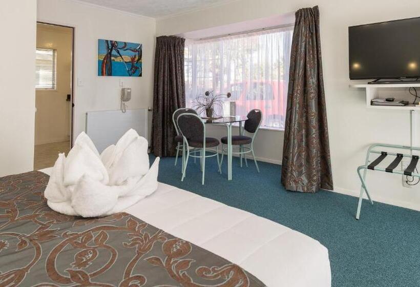 Студия Стандарт, Palm Court Motor Inn