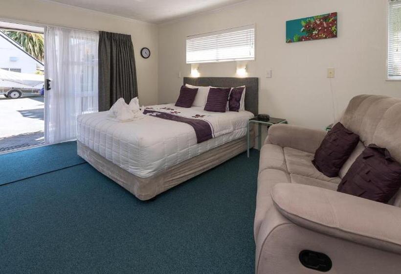 Студия Стандарт, Palm Court Motor Inn