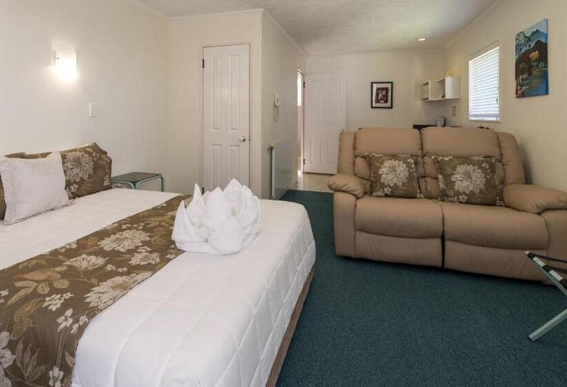 Студия Стандарт, Palm Court Motor Inn