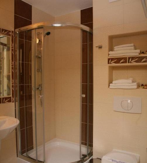 סטודיו משפחתי, Park Hotel Tryszczyn