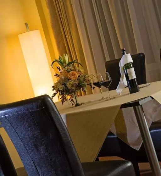 ファミリーステューディオ, Park Hotel Tryszczyn