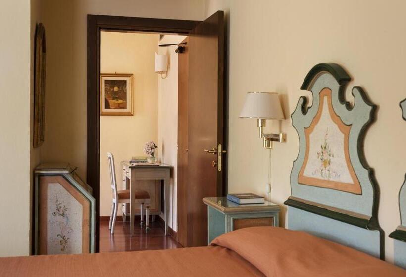 带露台的套间, Parma E Oriente