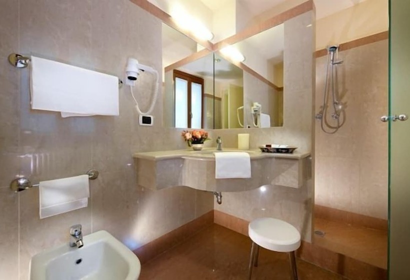 اتاق استاندارد یک نفره, Parma E Oriente