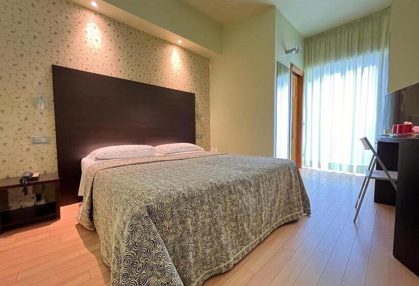 スタンダードルーム, Perla The Storyhoteller