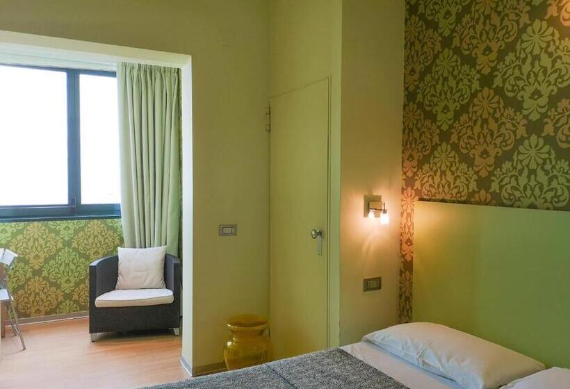 スタンダードルーム, Perla The Storyhoteller