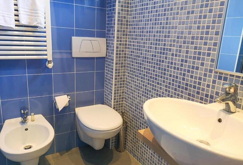 スタンダードルーム, Perla The Storyhoteller