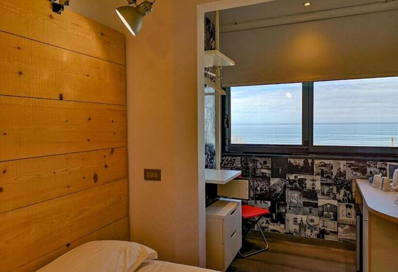 エコノミールーム, Perla The Storyhoteller