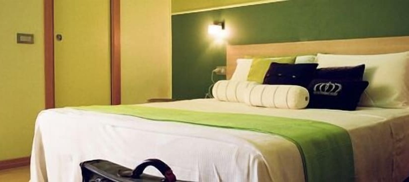 スタンダードルーム, Perla The Storyhoteller