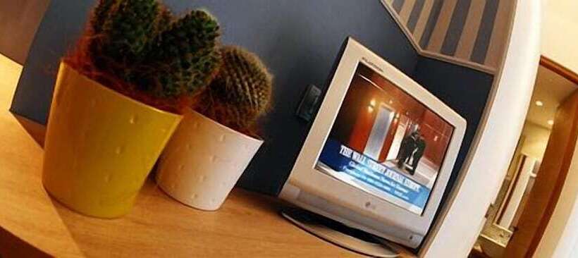 スタンダード4人部屋, Perla The Storyhoteller