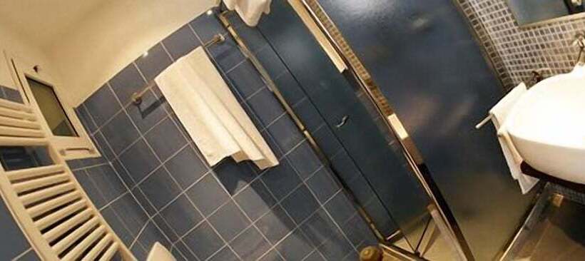 スタンダード4人部屋, Perla The Storyhoteller