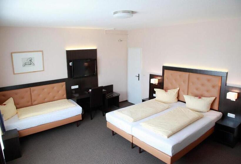 חדר סטנדרט לשלושה, Zur Heideblüte