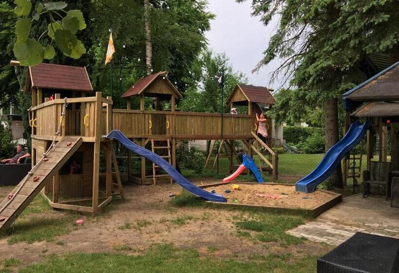 חדר סטנדרט לשלושה, Zur Heideblüte