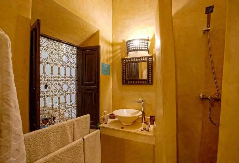 سوییت اجرایی, Riad Al Jana