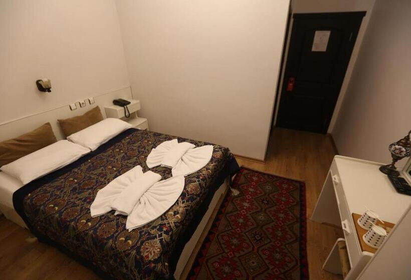 Номер Стандарт Вид на Город, Akuzun