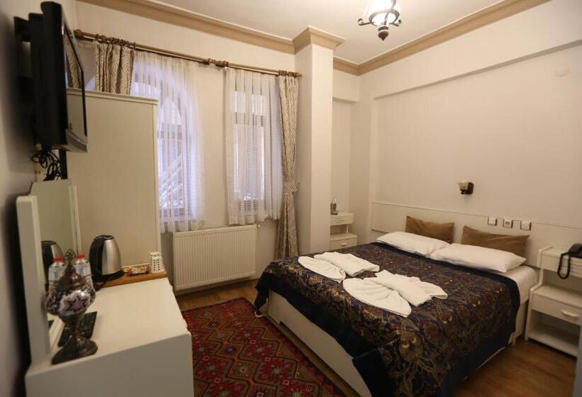 Номер Стандарт Вид на Город, Akuzun