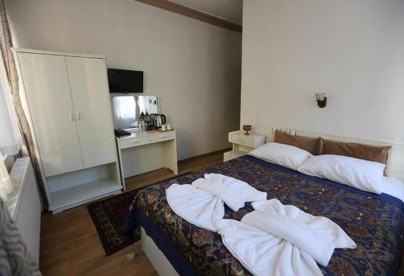 Номер Стандарт Вид на Город, Akuzun